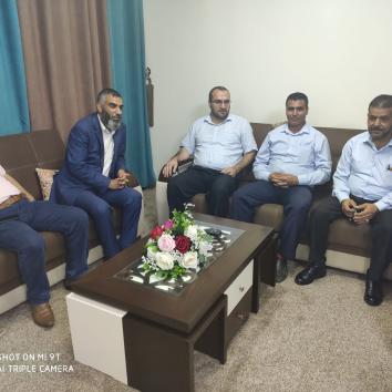 وفد من قيادة حركة الأحرار يزور مكتب إعلام الأسرى بغزة