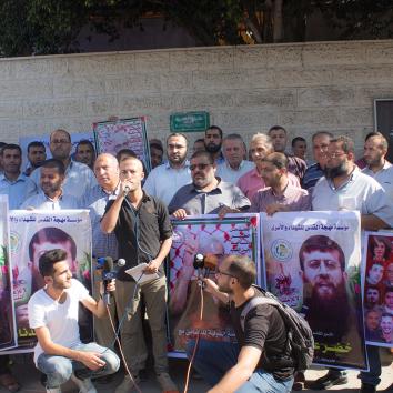 صور الوقفة التضامنية مع الأسيرات في سجن هشارون حول وضع كاميرات مراقبة في ساحة السجن