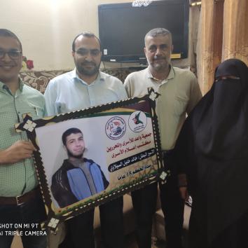 زيارة عائلة الأسير خالد السيلاوي من قطاع غزة