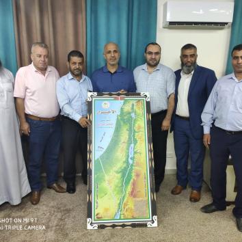 وفد من قيادة حركة الأحرار يزور مكتب إعلام الأسرى بغزة